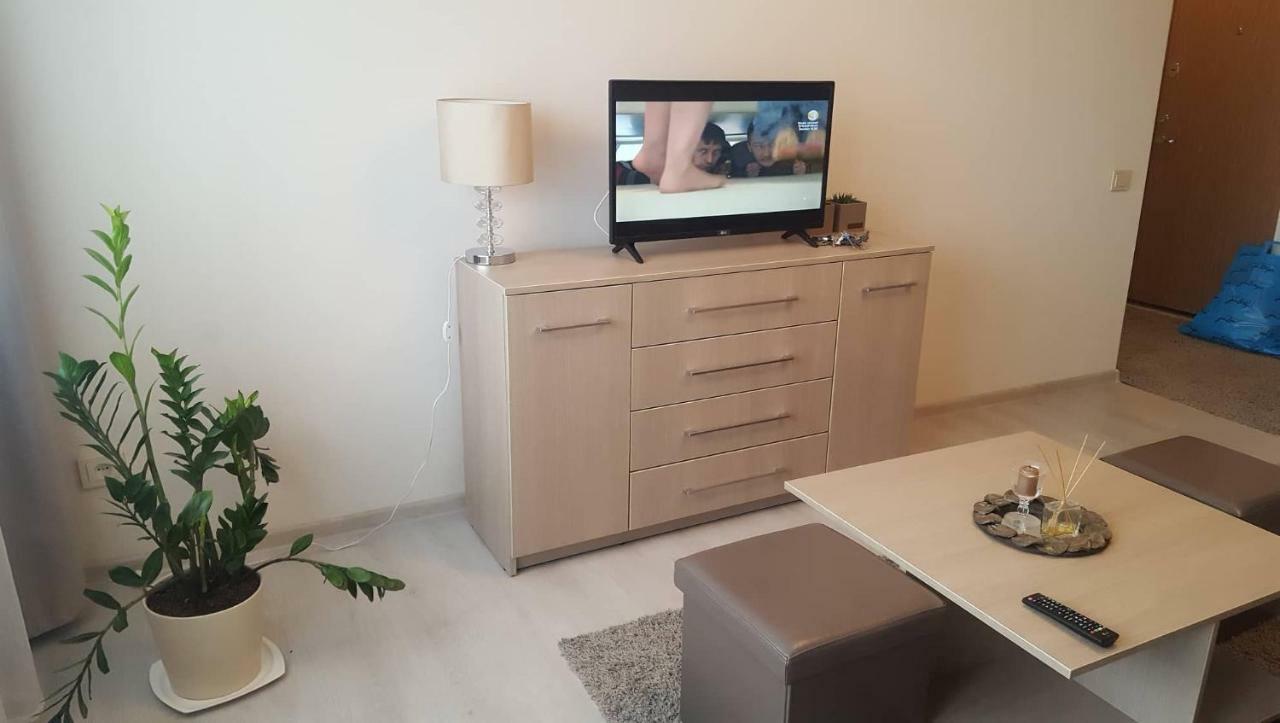 Lieporiu Apartamentai Šiauliai Exteriör bild